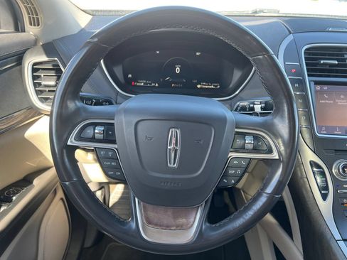 Used 2019 Lincoln Nautilus Select AWD/4WD image 25