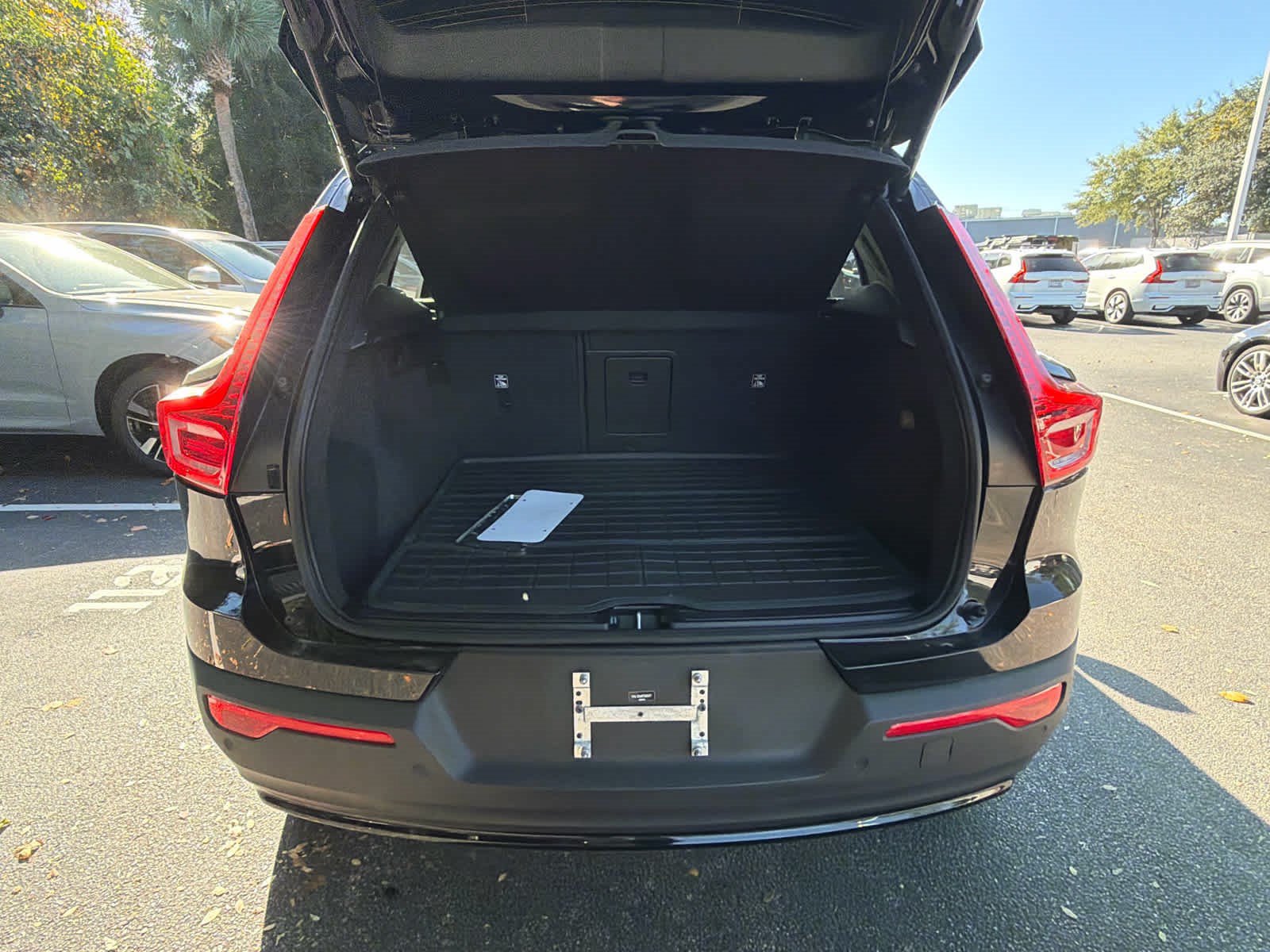 Used 2023 Volvo XC40 B5 Plus w/ Climate Package AWD/4WD image 21