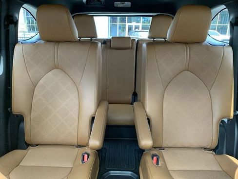 Certified 2025 Toyota Highlander Platinum AWD/4WD image 32