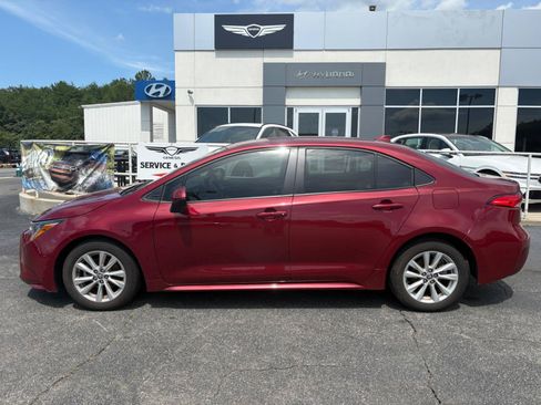 Used 2023 Toyota Corolla LE w/ LE Convenience Package FWD image 5