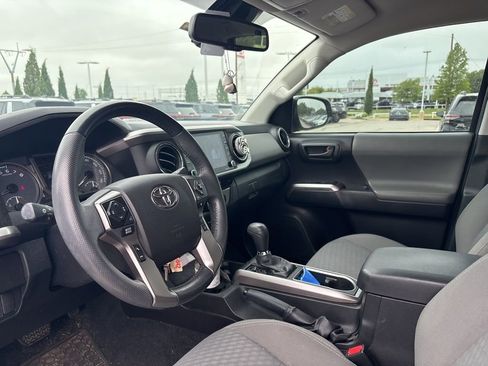 Used 2021 Toyota Tacoma SR5 w/ Technology Package AWD/4WD image 4