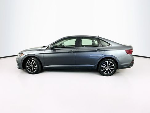 Used 2025 Volkswagen Jetta SE FWD image 4