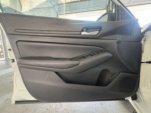 Used 2025 Nissan Altima 2.5 SV FWD image 18