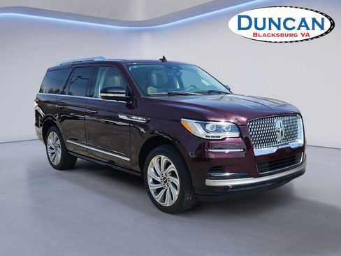 Used 2024 Lincoln Navigator Premiere AWD/4WD image 1