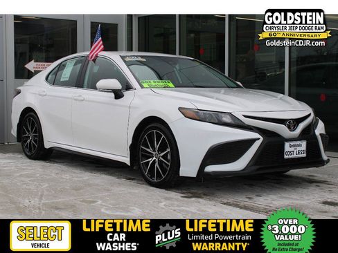 Used 2023 Toyota Camry SE image 1
