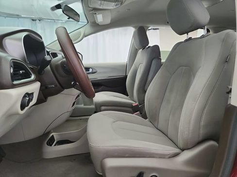 Used 2020 Chrysler Voyager LX w/ Cold Weather Group FWD image 10