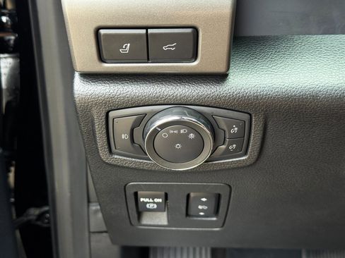 Used 2019 Ford Expedition XLT w/ Equipment Group 202A RWD image 16
