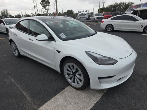 Used 2023 Tesla Model 3 Standard Range image 3