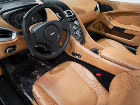 Used 2017 Aston Martin Vanquish Volante RWD image 2