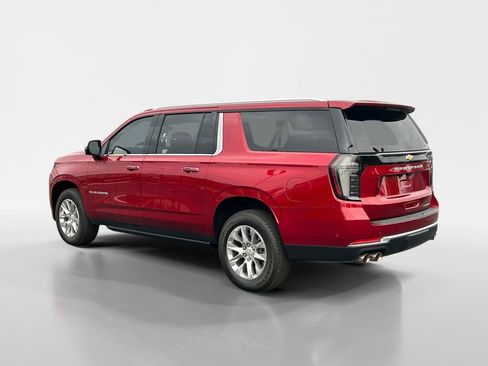 Used 2025 Chevrolet Suburban Premier w/ Sun And Tow Package AWD/4WD image 3