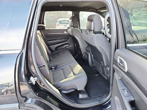 Used 2020 Jeep Grand Cherokee Laredo image 23