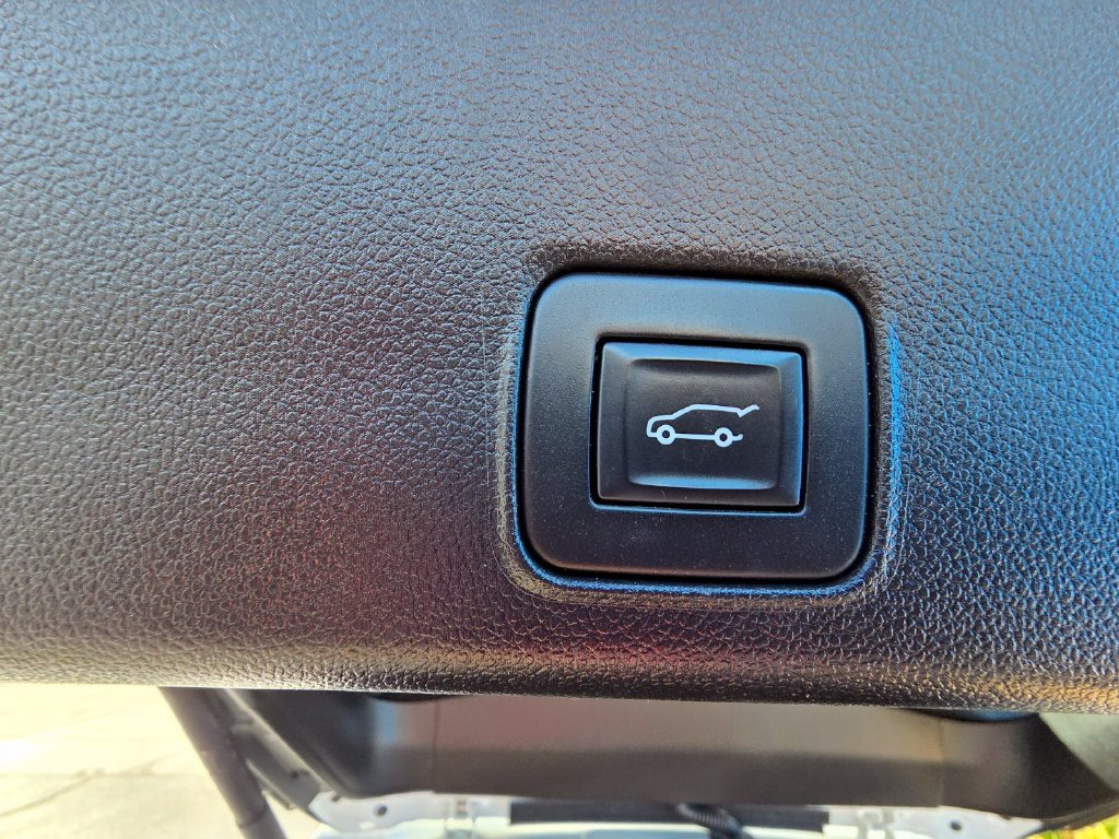 Used 2023 Chevrolet TrailBlazer ACTIV w/ Sun and Liftgate Package FWD image 34