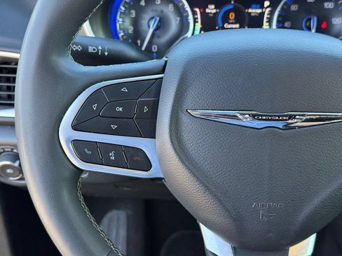 Used 2025 Chrysler Pacifica Select FWD image 15