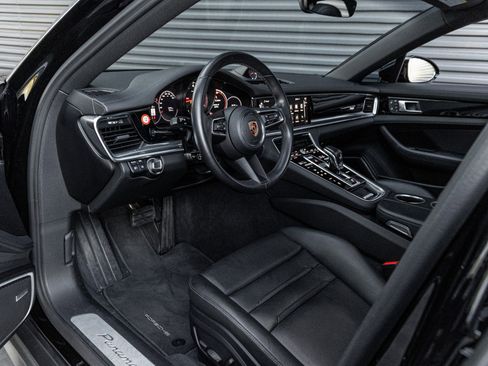 Certified 2023 Porsche Panamera image 4