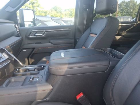 Used 2025 GMC Sierra 2500 AT4 AWD/4WD image 13