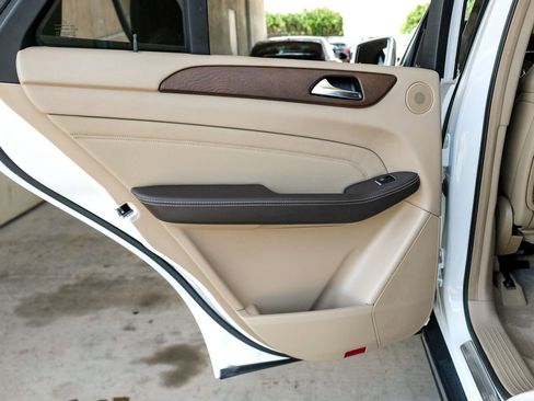 Used 2015 Mercedes-Benz ML 350 2WD w/ Premium 1 Package image 41