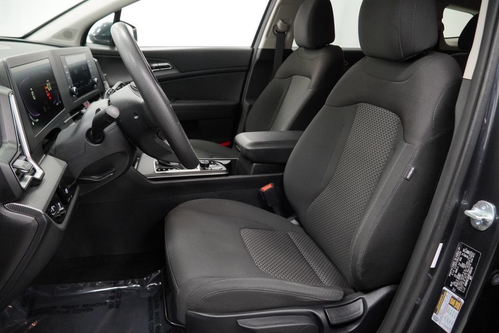 Used 2023 Kia Sportage LX AWD/4WD image 4