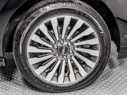 Used 2018 Lincoln Navigator Reserve w/ Technology Package AWD/4WD image 38