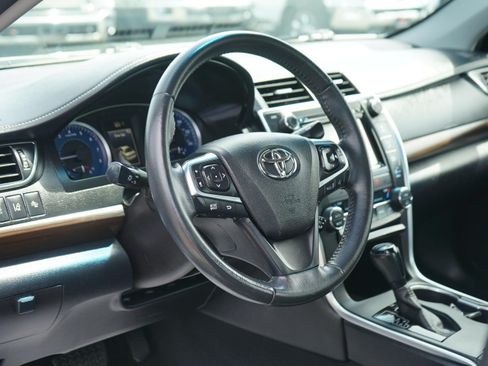 Used 2017 Toyota Camry XLE w/ Moonroof Package FWD image 12