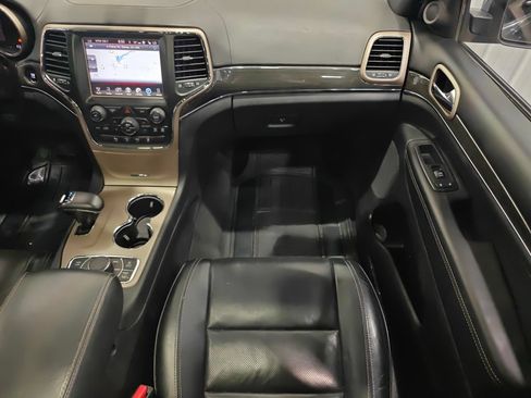 Used 2015 Jeep Grand Cherokee Overland w/ Advanced Technology Group AWD/4WD image 25