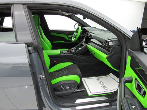 Used 2022 Lamborghini Urus AWD/4WD image 33