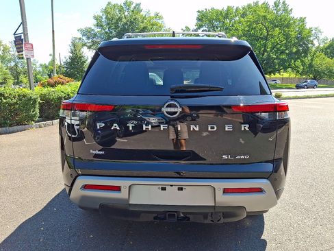Certified 2024 Nissan Pathfinder SL w/ SL Premium Package AWD/4WD image 5