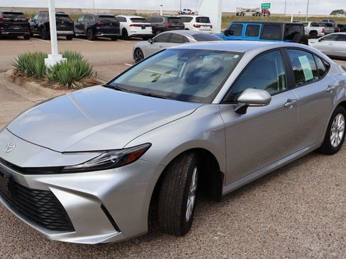 Used 2025 Toyota Camry LE w/ Convenience Package FWD image 7