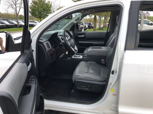 Used 2018 Toyota Tundra Limited w/ Limited Premium Package AWD/4WD image 24
