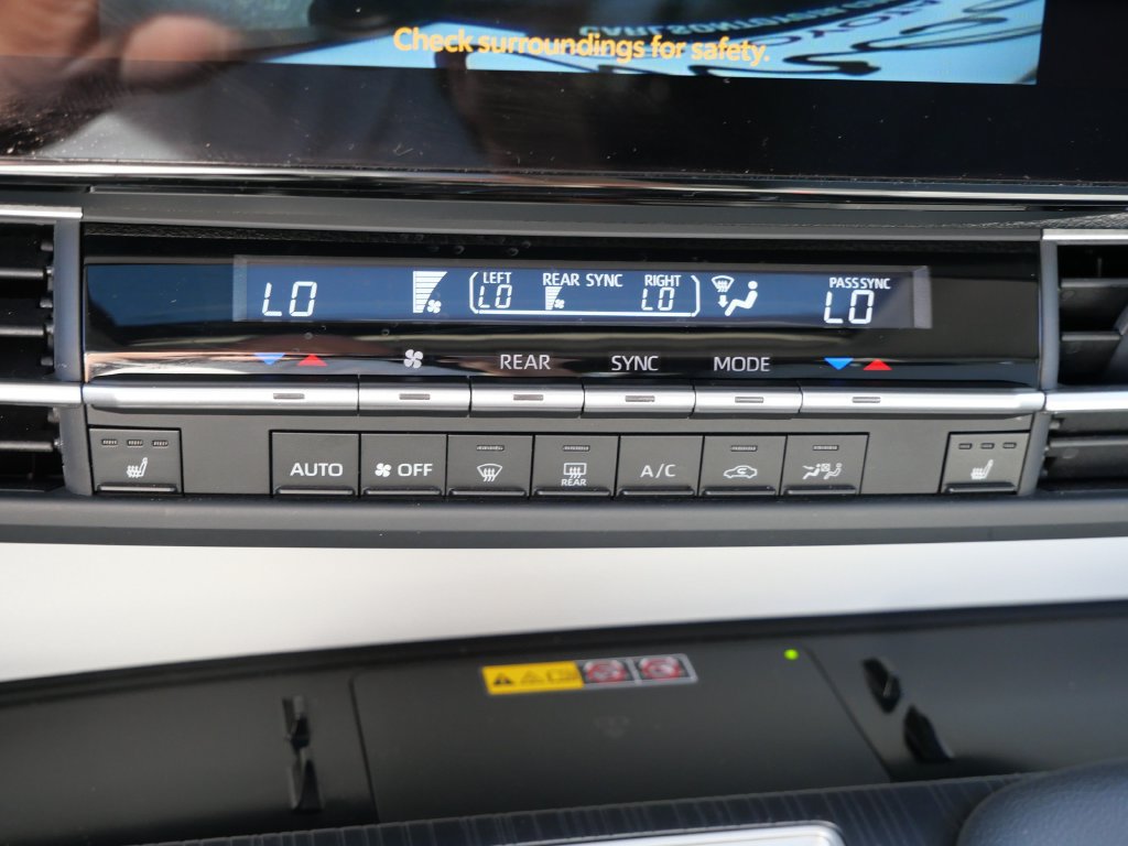 Certified 2026 Toyota Sienna XLE FWD image 19