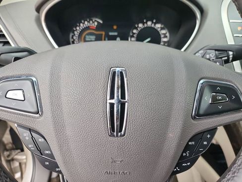 Used 2017 Lincoln MKX Select w/ Select Plus Package FWD image 11