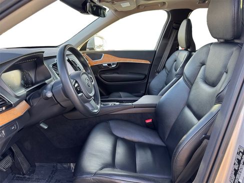 Certified 2022 Volvo XC90 T6 Momentum w/ Advanced Package image 11