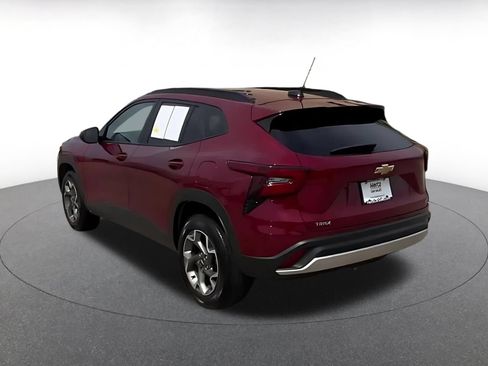 Used 2025 Chevrolet Trax LT w/ LT Convenience Package FWD image 10