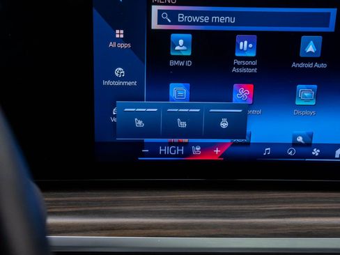 Certified 2025 BMW X7 xDrive40i w/ Executive Package image 31