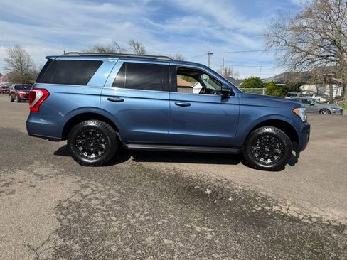 Used 2019 Ford Expedition XLT w/ Equipment Group 201A image 9