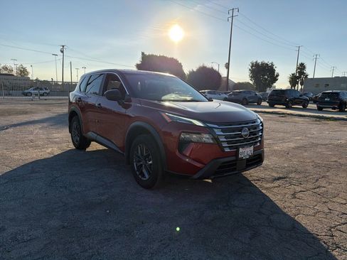 Used 2025 Nissan Rogue S image 7