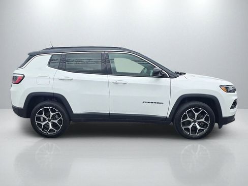 Used 2025 Jeep Compass Limited AWD/4WD image 4