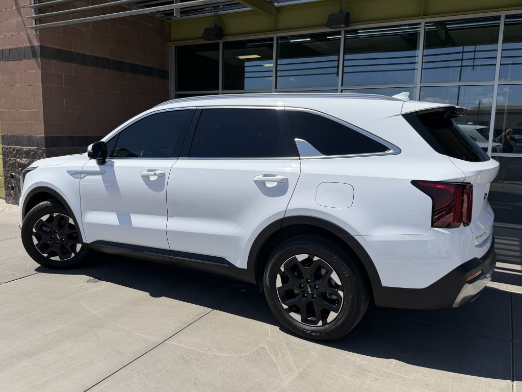 Used 2025 Kia Sorento S w/ Panoramic Sunroof Package FWD image 5