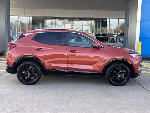 Used 2024 Buick Encore GX Sport Touring image 2