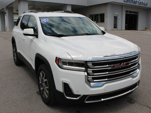 Used 2023 GMC Acadia SLE w/ Driver Convenience Package FWD image 1