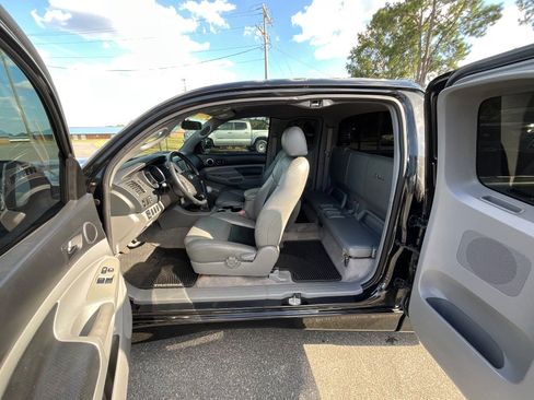 Used 2006 Toyota Tacoma X-Runner image 10