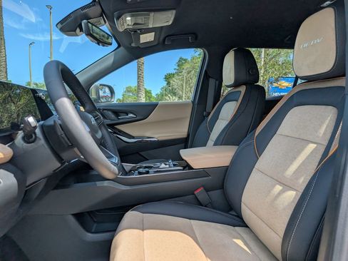 New 2026 Chevrolet Equinox ACTIV w/ Convenience Package III AWD/4WD image 11
