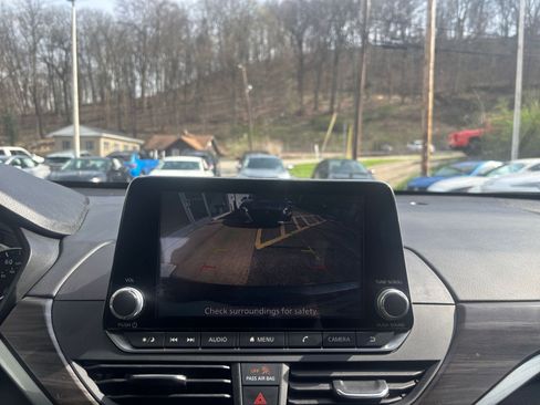 Used 2025 Nissan Altima 2.5 SV FWD image 24