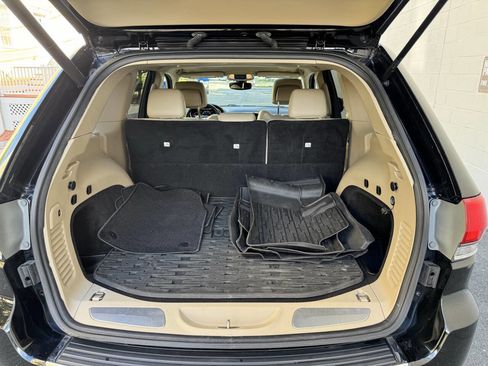 Used 2018 Jeep Grand Cherokee Limited image 22