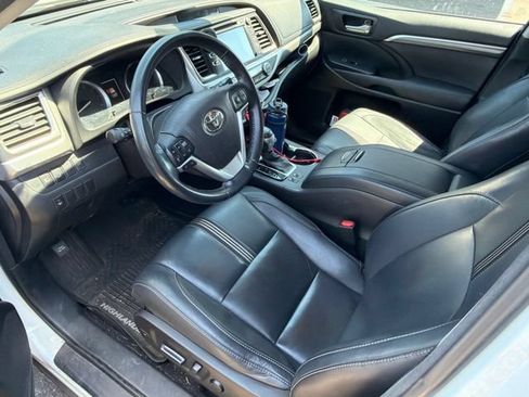 Used 2017 Toyota Highlander SE AWD/4WD image 18