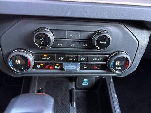 Used 2025 Ford Bronco Outer Banks image 24