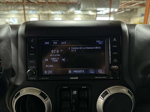 Used 2018 Jeep Wrangler Unlimited Sahara image 21