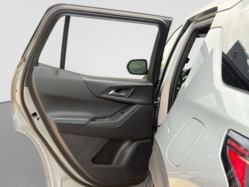 Used 2026 Chevrolet Equinox LT FWD image 12