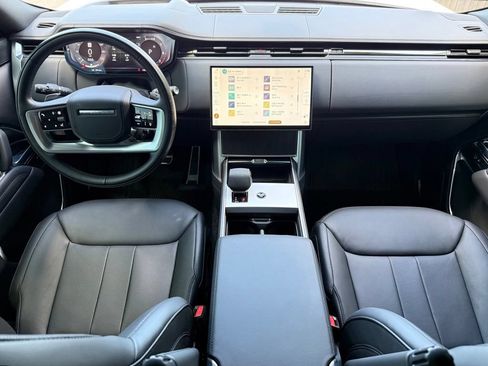 Certified 2025 Land Rover Range Rover SE AWD/4WD image 17