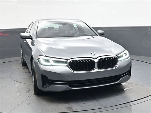 Used 2023 BMW 530i xDrive image 9