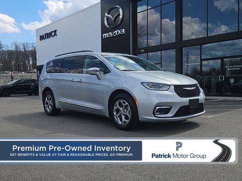 Used 2022 Chrysler Pacifica Limited AWD/4WD image 1